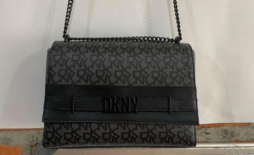 شنطه دكني متوسطه لون اسود سقنتشر