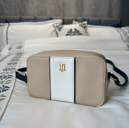 شنطه تومي سماويه حجم صغير يومي