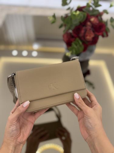 شنطه كيلفن كلاين اليوميه حجم صغير