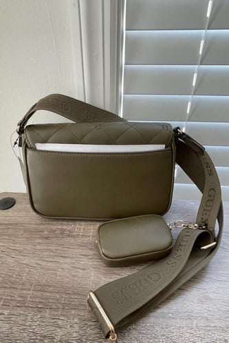 شنطه قيس اليوميه بمحفظه صغيره للسماعات او الهلل ال...