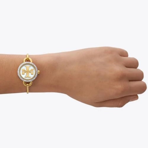 ساعه توري بورش بـ ٣ اطارات للميناء مختلفه