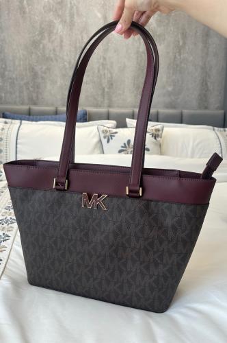 شنطه مايكل كورس بلونين البني و الاخضر و العودي