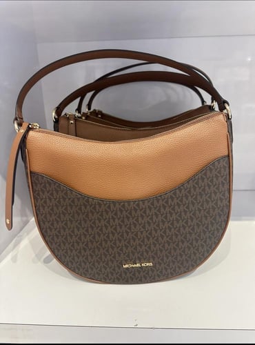 شنطه مايكل متوسطه ع الكتف