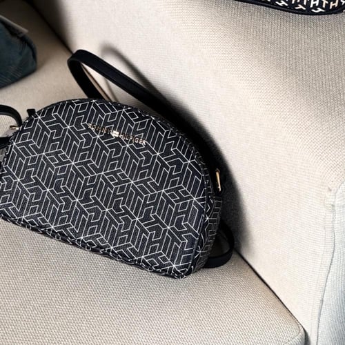 شنطه تومي يوميه حجم صغير