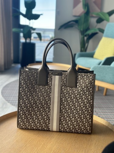 شنطه دكني ( بيج ) كبيره للكشتات، الدوامات، الشاليا...