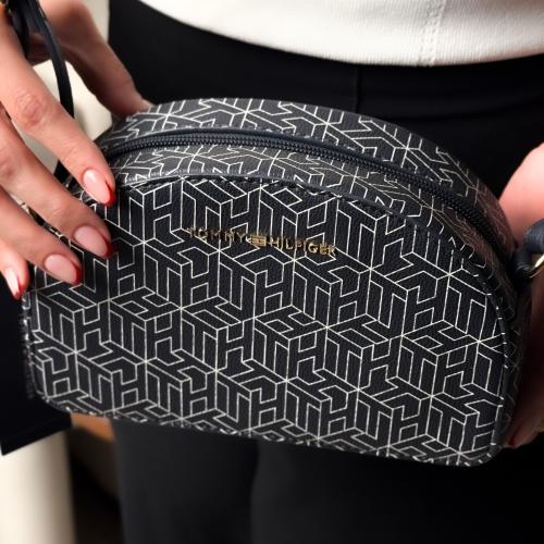 شنطه تومي يوميه حجم صغير