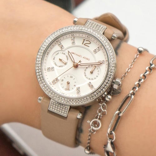 ساعه مايكل بيج بميناء كرستال