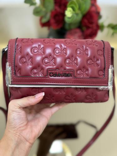 شنطه كيلفن كلاين لون عودي محمر جلد