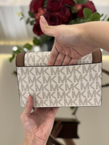 شنطه مايكل كورس كريمي و جملي