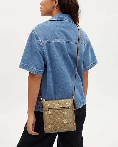 شنطه كوتش صغيره الحجم يوميه