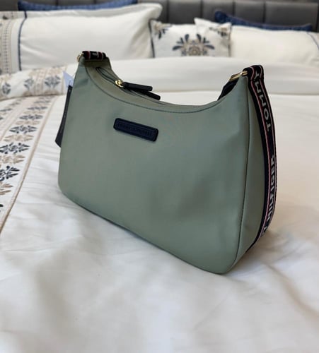 شنطه تومي متوسطه