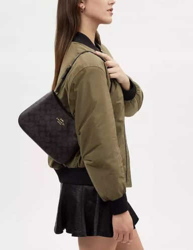 شنطه كوتش ع الكتف