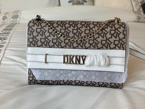 شنطه دكني متوسطه لون اسود سقنتشر