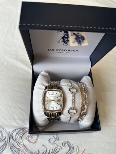 ساعه بولو نسائي مكس فضي وذهبي مع اساورها