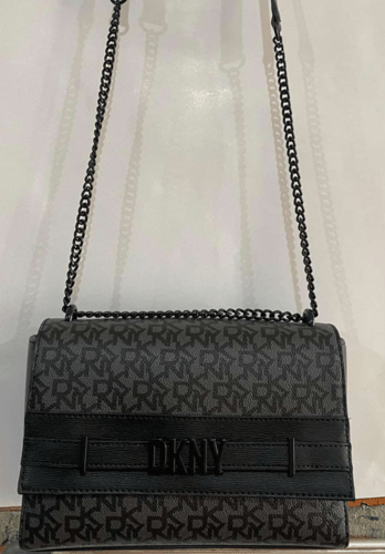 شنطه دكني متوسطه لون اسود سقنتشر