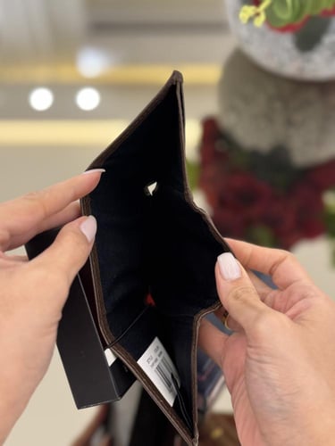 محفظه تومي لون بني