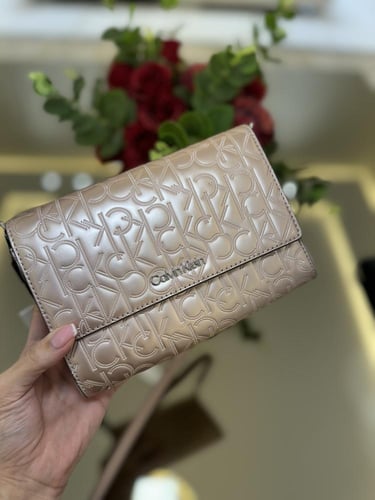 شنطه كيلفن كلاين نود سقنتشر لماع