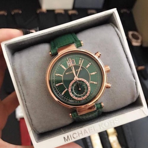 ساعه مايكل كورس لون زمردي بداخليه فخمه