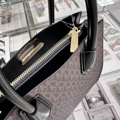 شنطه مايكل كورس سقنتشر بني بدرجين