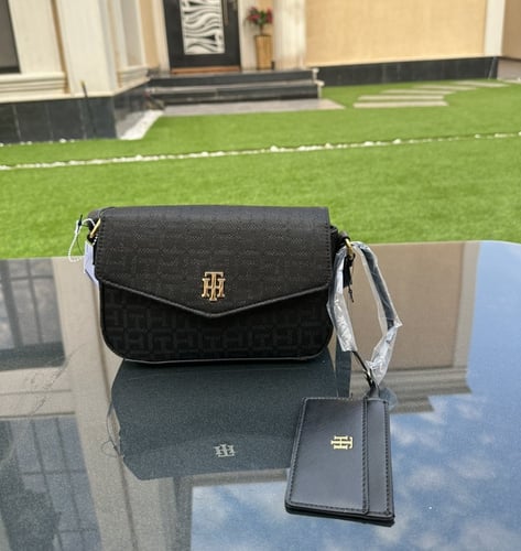 شنطه تومي مع محفظه