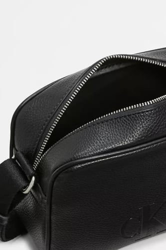 شنطه كيلفن كلاين يوميه لون جلد اسود