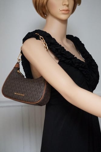 شنطه مايكل كورس حجم صغير كروس بدي سقنتشر بني