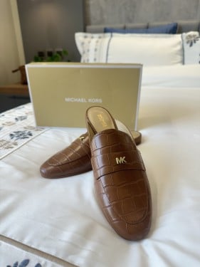 شوز مايكل كورس الجملي مقاس ٣٩