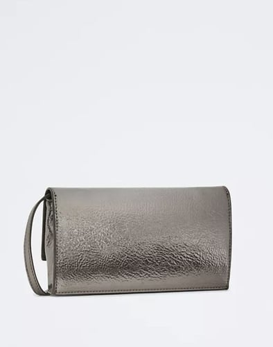 شنطه كيلفن كلاين لون فضي حجم صفير