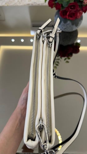 شنطه كيلفن كلاين يوميه كريمي