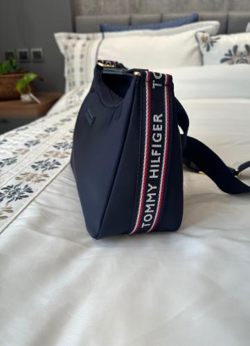 شنطه تومي متوسطه