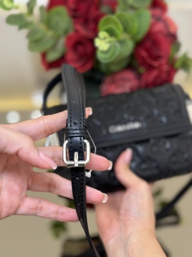 شنطه كيلفن كلاين جلد اسود