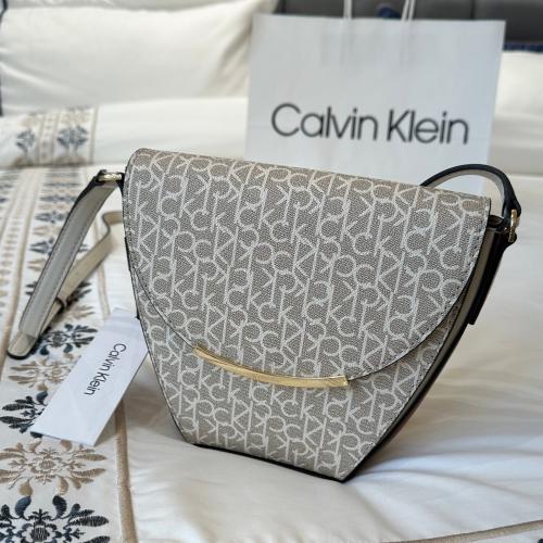 شنطه كيلفن كروس بودي لون كريمي