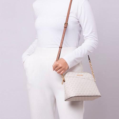 شنطه مايكل كورس اليوميه لون كريمي و جملي