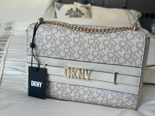 شنطه دكني متوسطه لون اسود سقنتشر