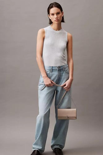 شنطه كيلفن كلاين لون بيج