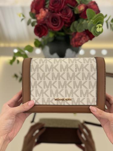 شنطه مايكل كورس كريمي و جملي