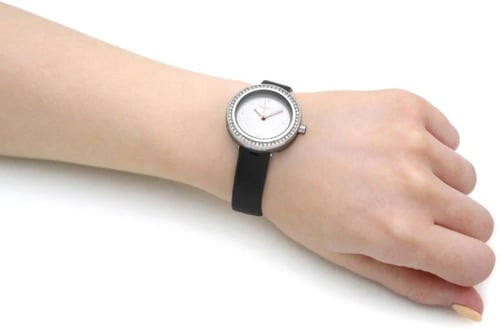 ساعه دكني مع ايطار ميناء مختلفه اصلي