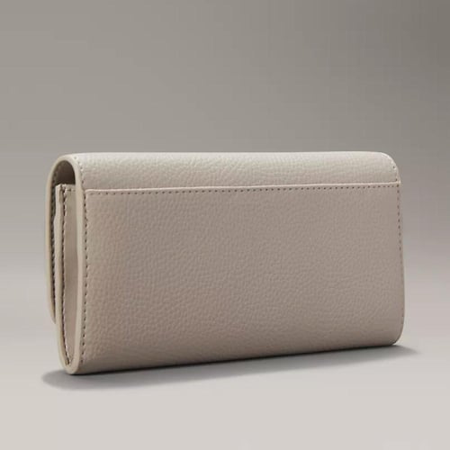 شنطه كيلفن كلاين لون بيج