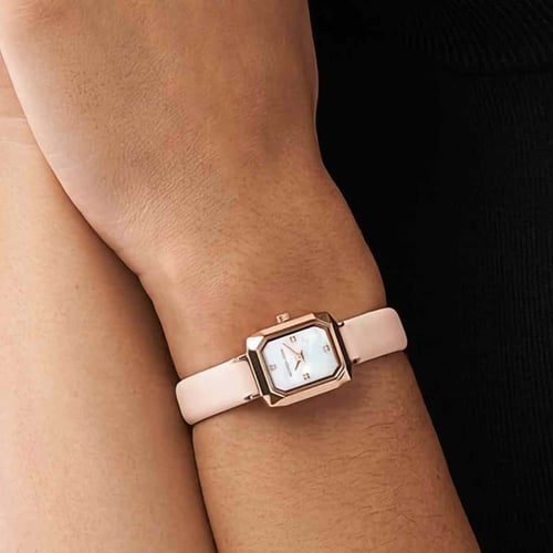 ساعه مايكل كورس النسائية جلد وردي