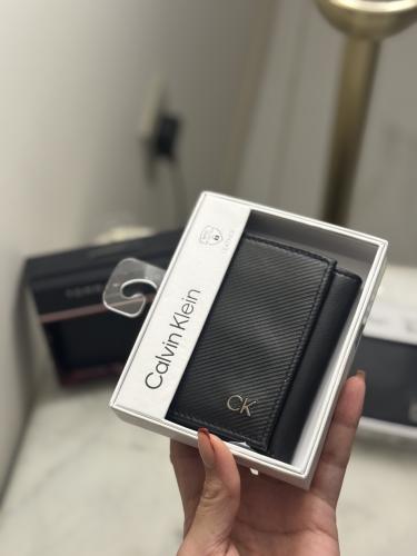 محفظه كيلفن كلاين جلد اسود لوقو