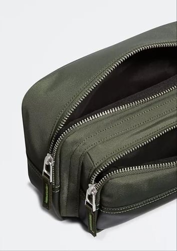 شنطه كيلفن كلاين رجاليه لون عشبي