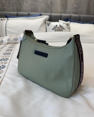 شنطه تومي متوسطه