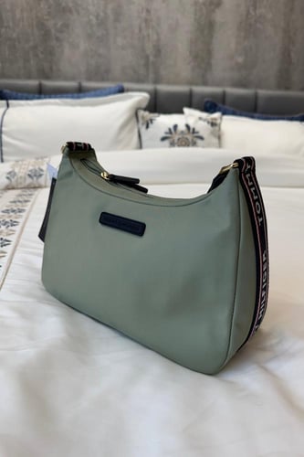 شنطه تومي متوسطه