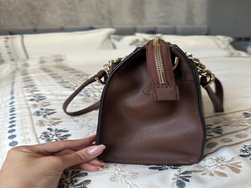 شنطه كيلفن كلاين متوسطه بهانل كتف + استراب طويل