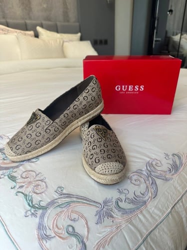 شوز قيس سقنتشر مقاس 39