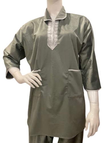 زي عاملة مخمل