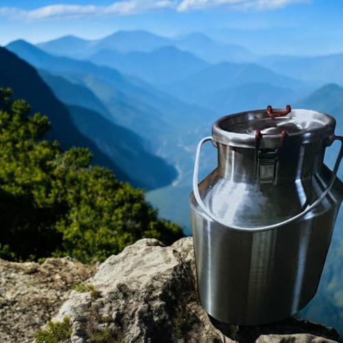 سطل حليب ١٦ لتر بقفل وطني