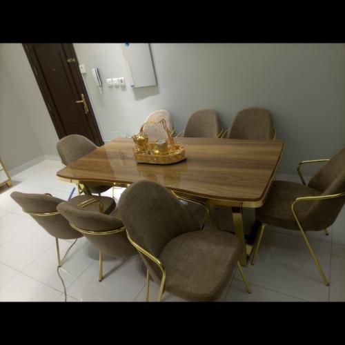 طاولة طعام 8اشخاص