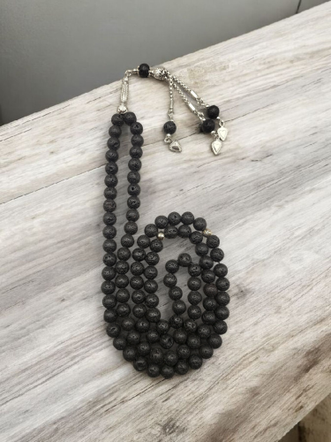 سبحة ٩٩ خرزة من الحجر البركاني الطبيعي المعروف بحف...