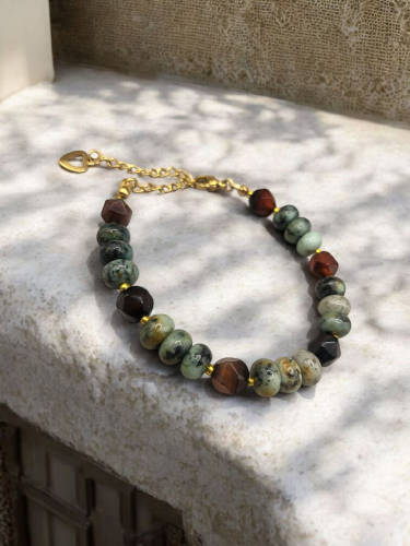 اسورة ثمينة من حجر الفيروز الافريقي وحجر العقيق ال...